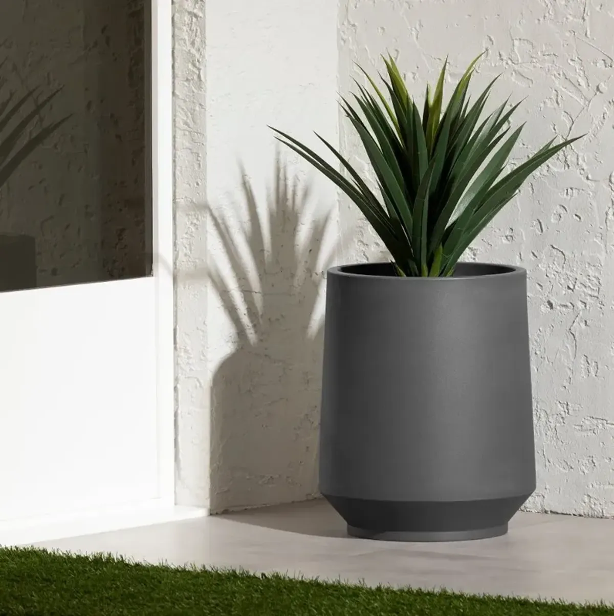 Dalya Dark Gray 19" Outdoor Planter