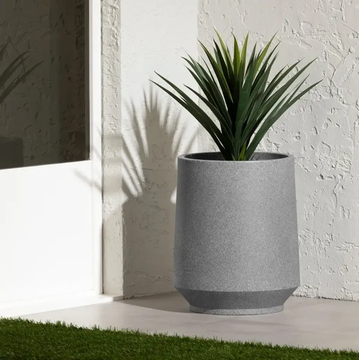 Dalya Mottled Gray 19" Outdoor Planter