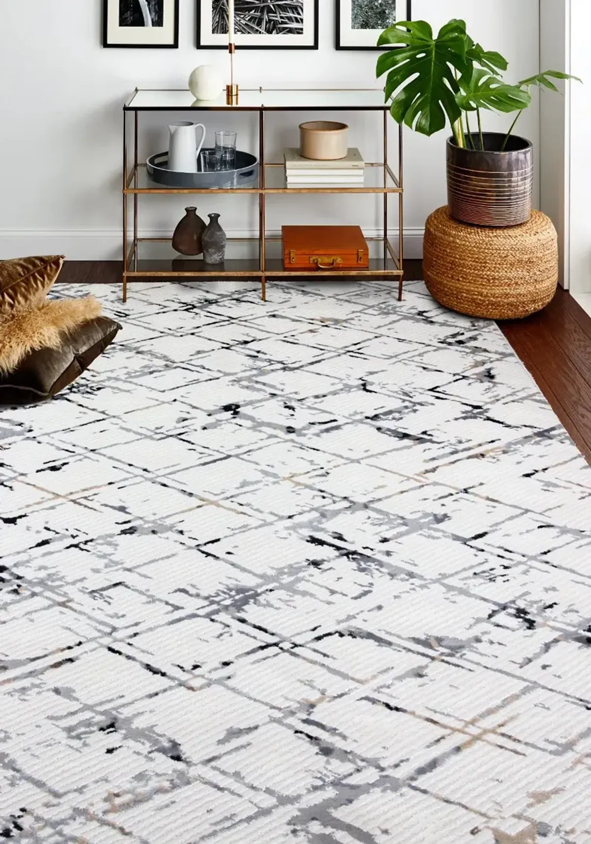 Ziyad 4 x 6 Carlyle White Area Rug