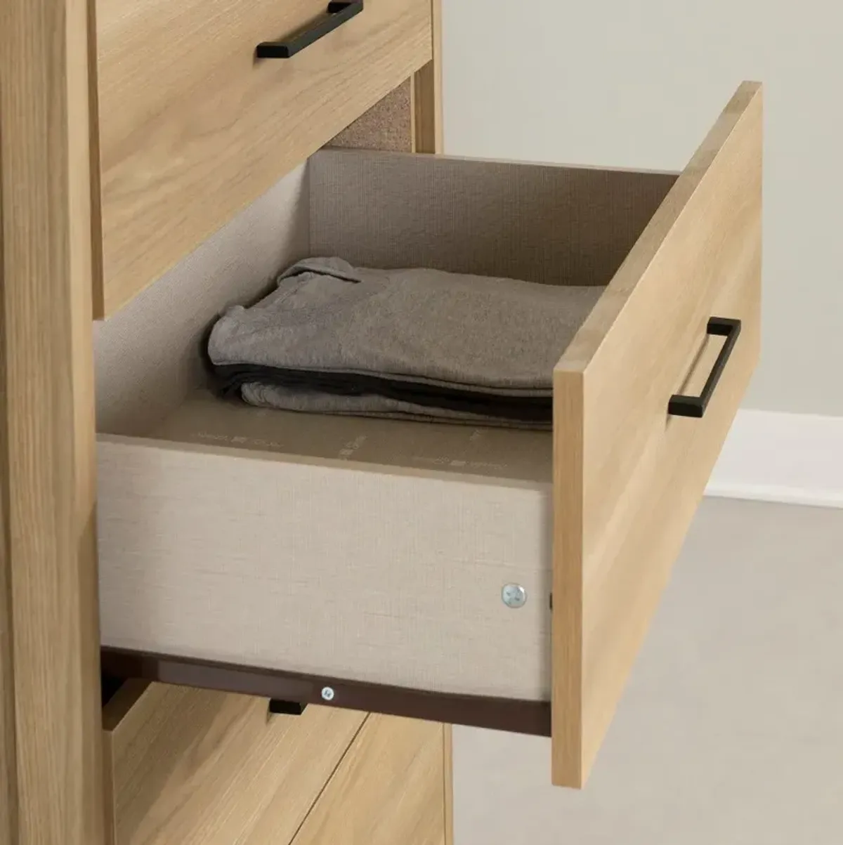 Gravity Natural 5-Drawer Chest - Chest of Drawers