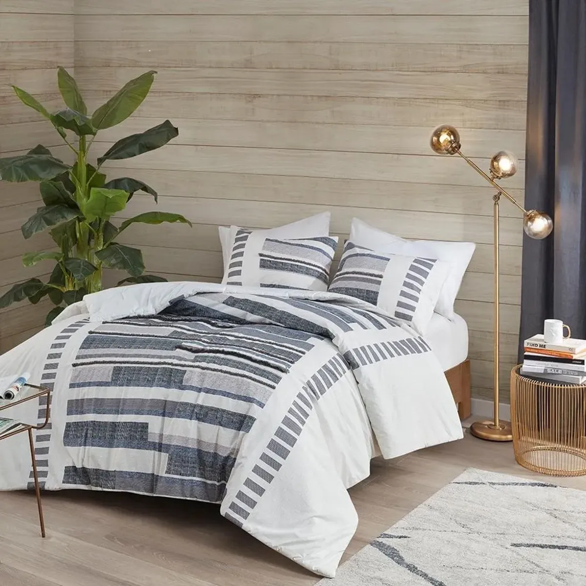 Serena White and Black King Comforter Set