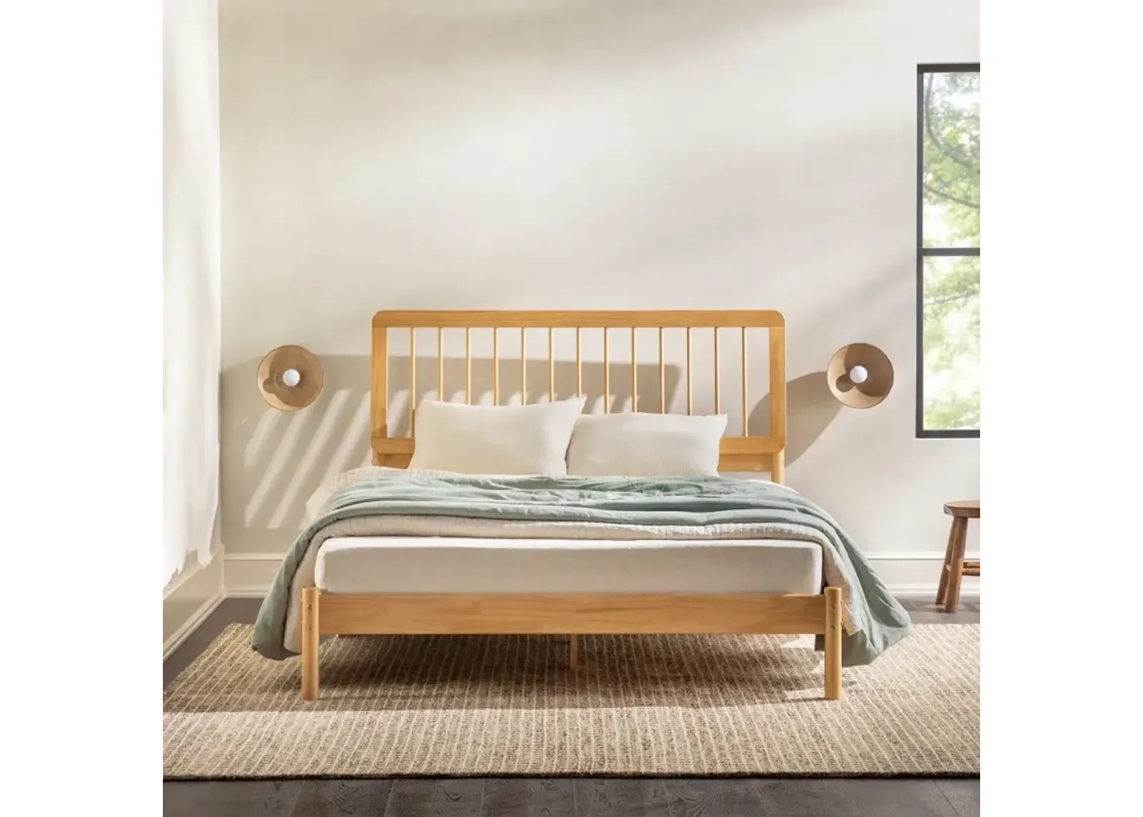 Cama Natural Wood Queen Spindle Bed