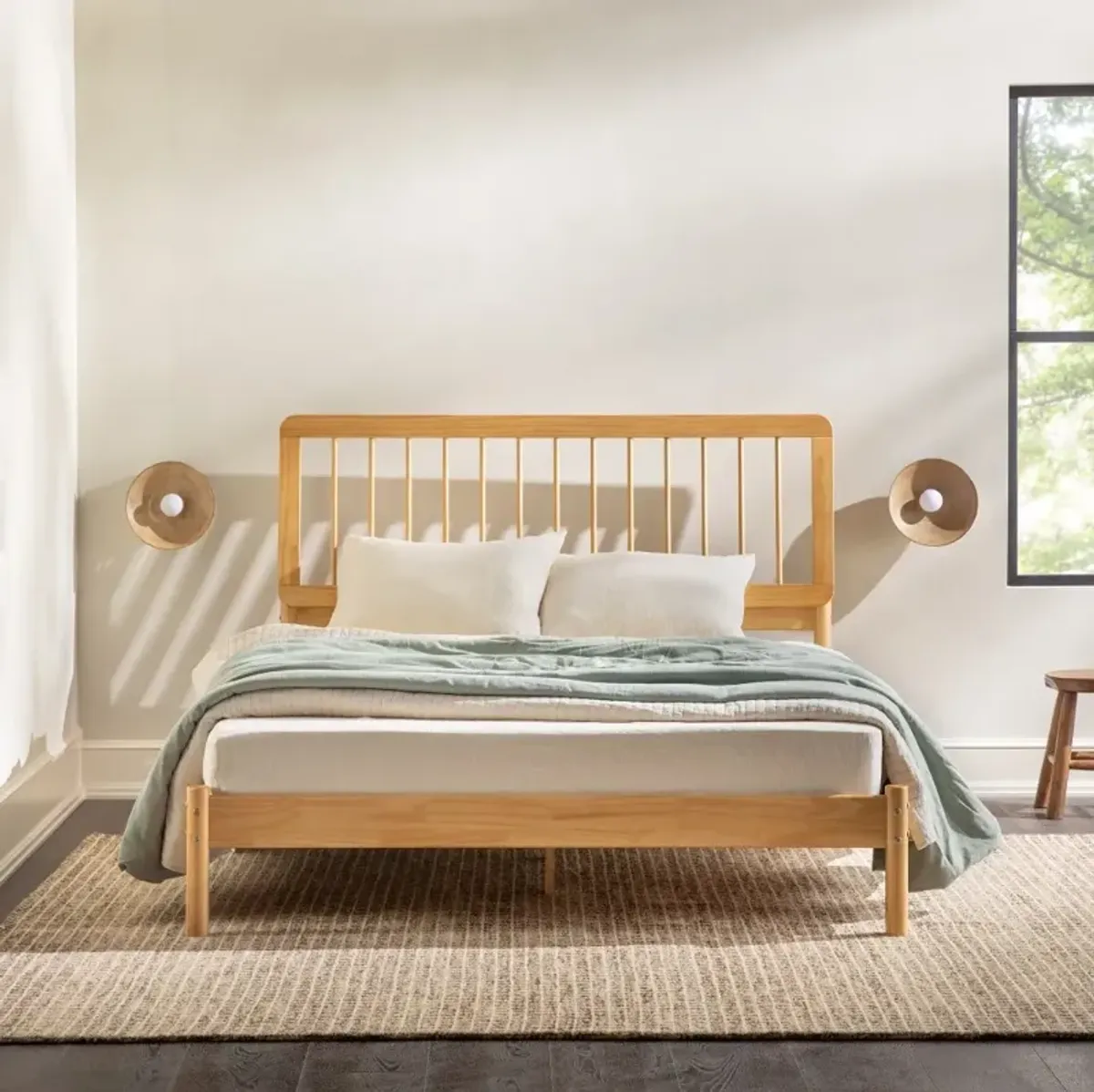 Cama Natural Wood Queen Spindle Bed