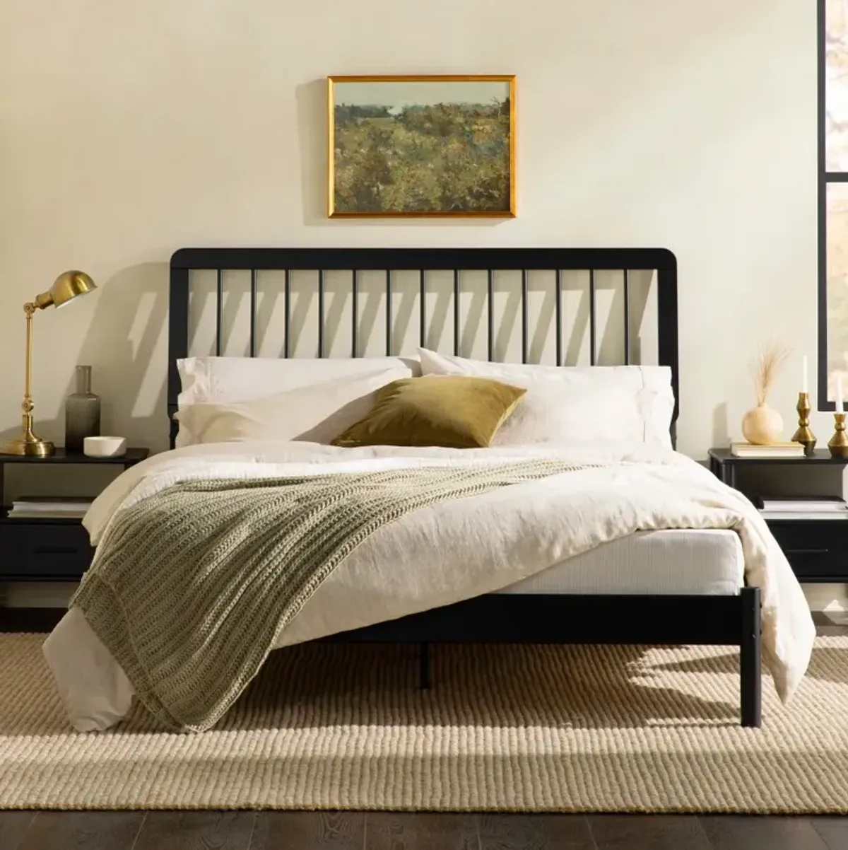 Cama Black Wood Queen Spindle Bed