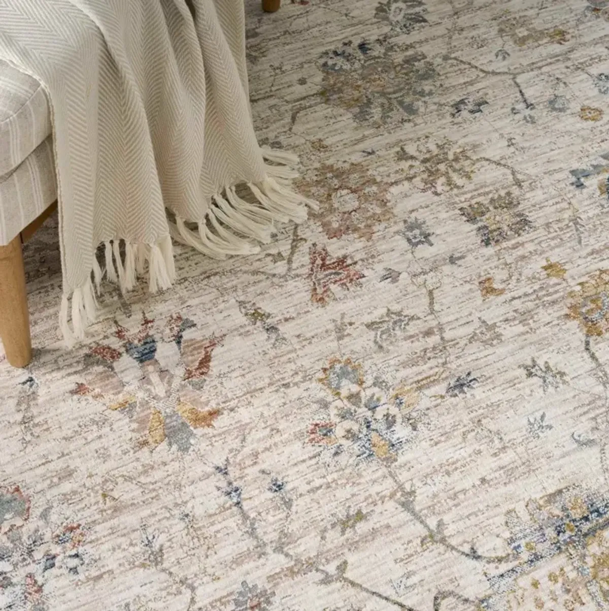 Antique Fusions 8 x 10 Ivory Area Rug