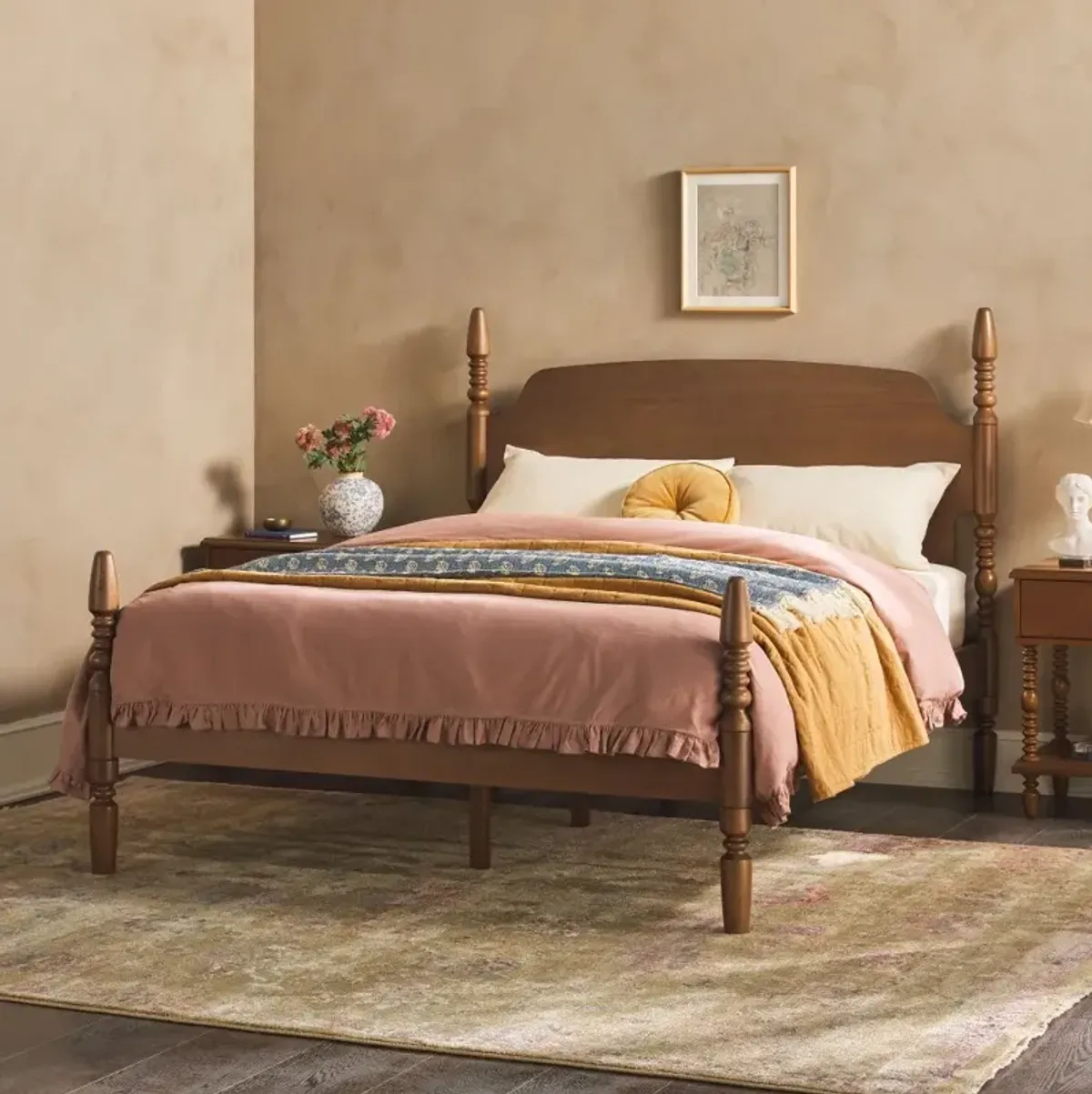 Vivenne Dark Wood Queen Spindle Post Bed