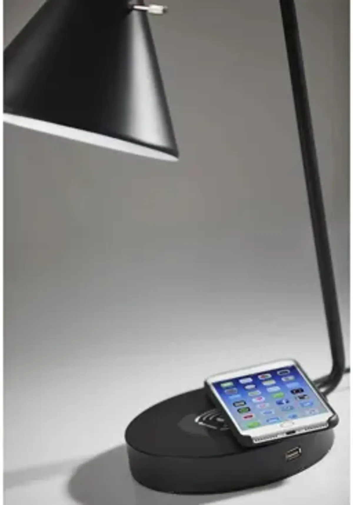 Maxine Wireless Charging Desk Lamp