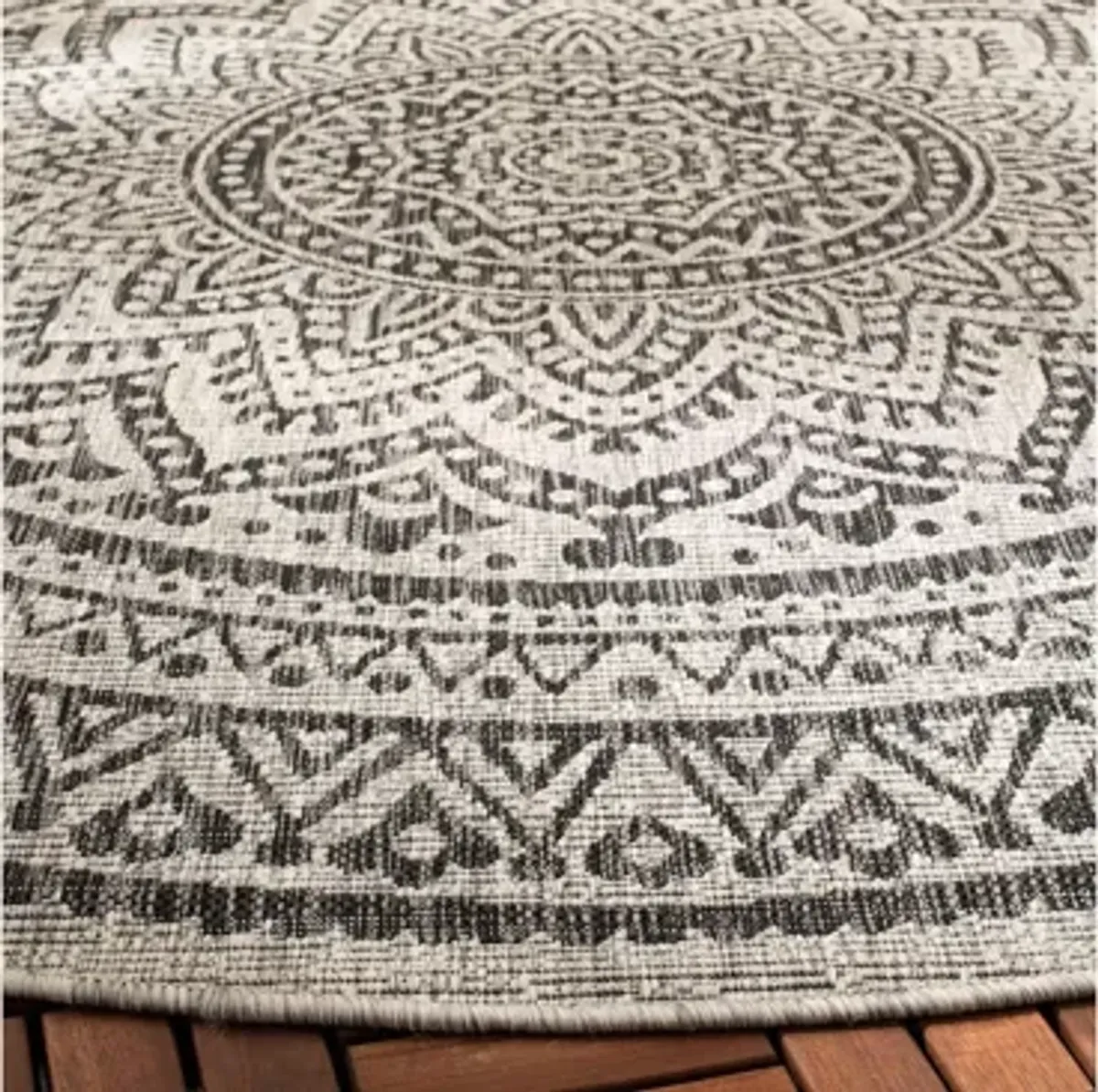 Courtyard Mandala Indoor/Outdoor Area Rug Round