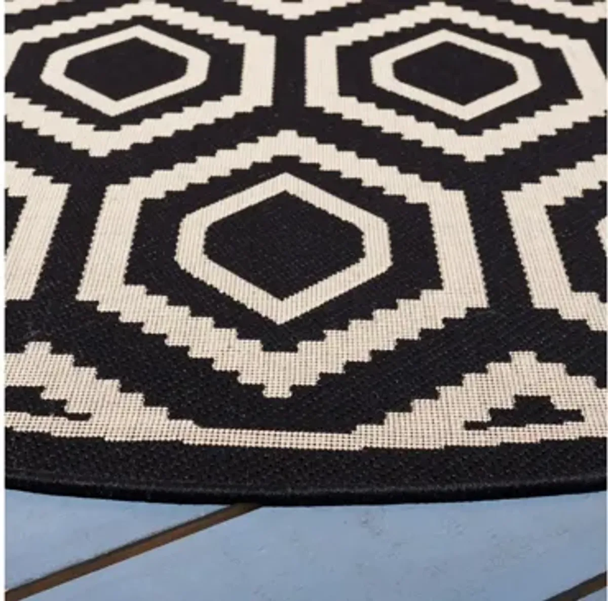 Courtyard Diamonds Indoor/Outdoor Area Rug Round