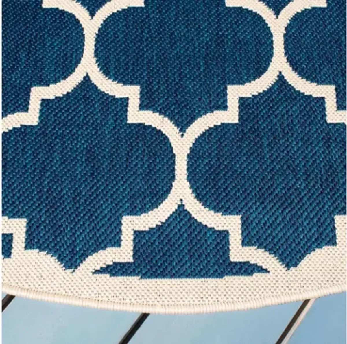 Courtyard Lattice Indoor/Outdoor Area Rug Round