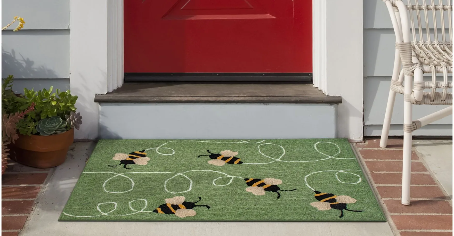 Liora Manne Buzzy Bees Front Porch Rug in Green by Trans-Ocean Import Co Inc