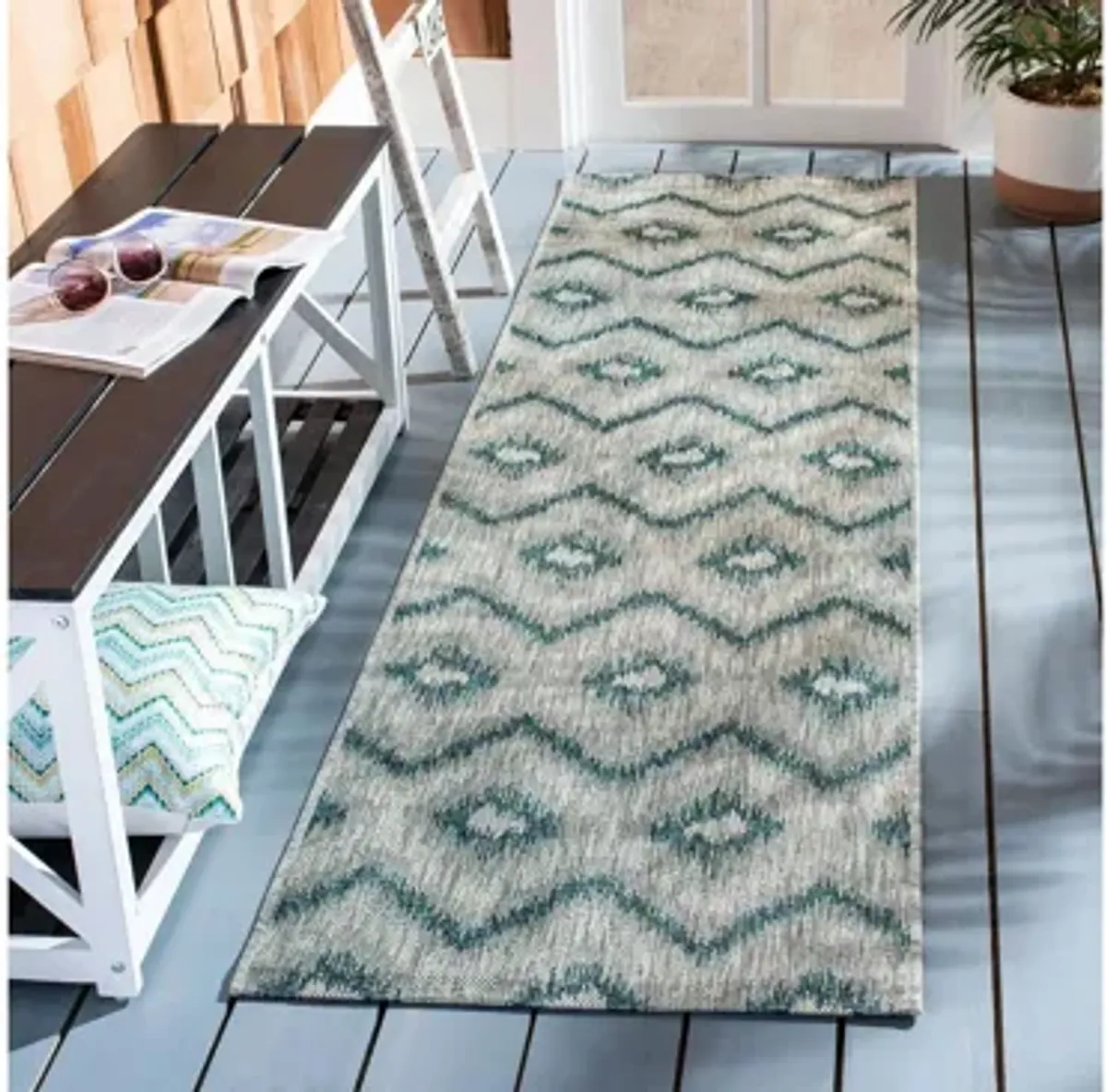 Courtyard Chevron Indoor/Outdoor Runner Rug