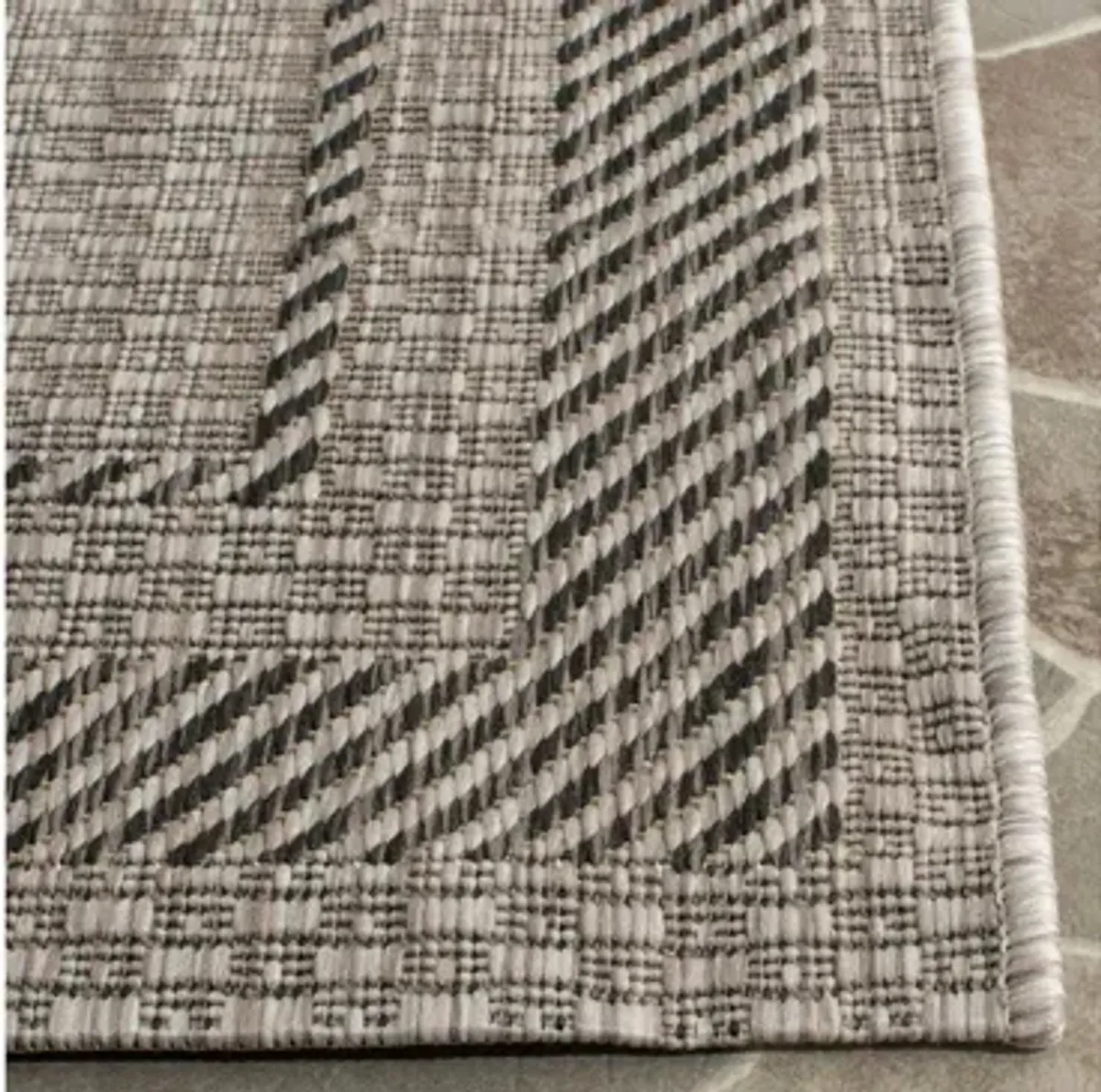 Courtyard Edging Indoor/Outdoor Runner Rug