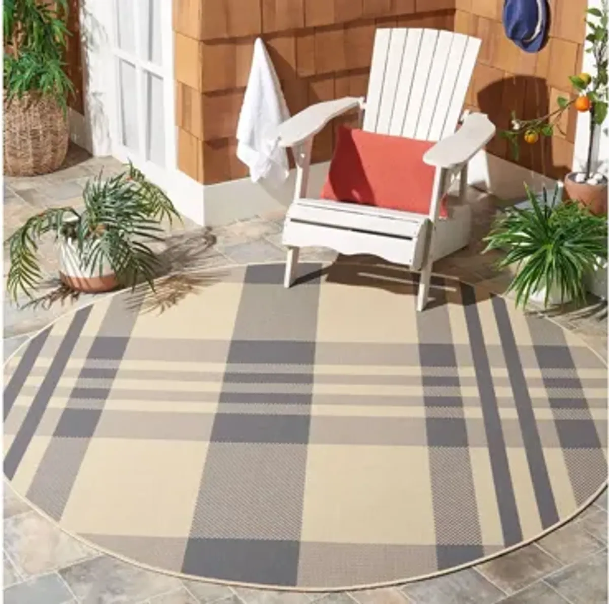 Courtyard Plaid Indoor/Outdoor Area Rug Round