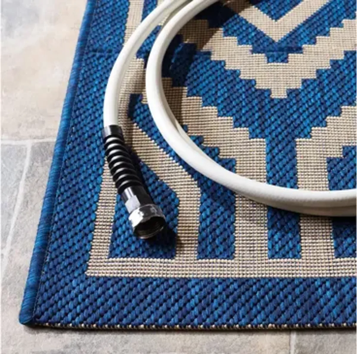 Courtyard Diamonds Indoor/Outdoor Runner Rug