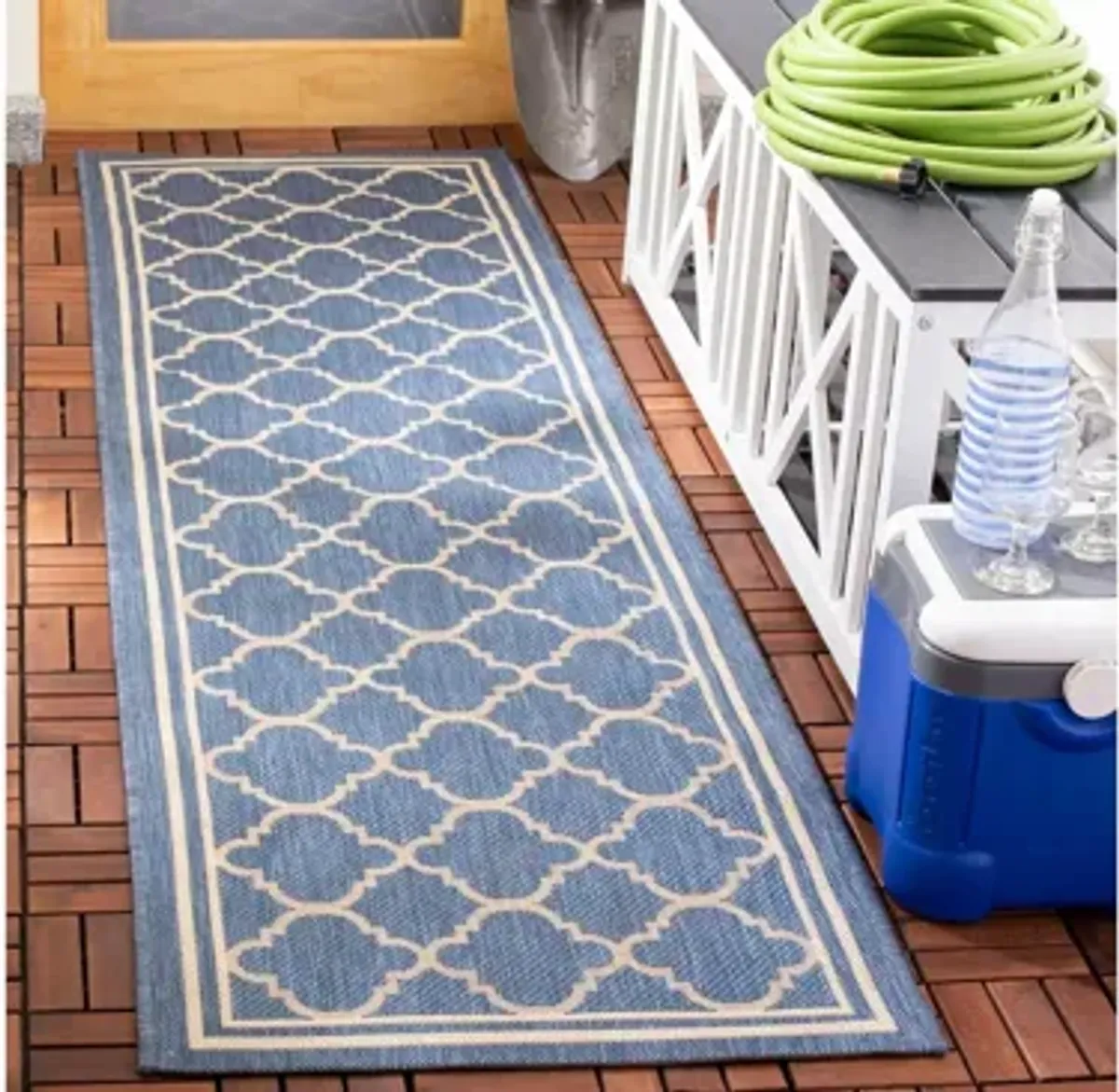 Courtyard Pathway Indoor/Outdoor Runner Rug
