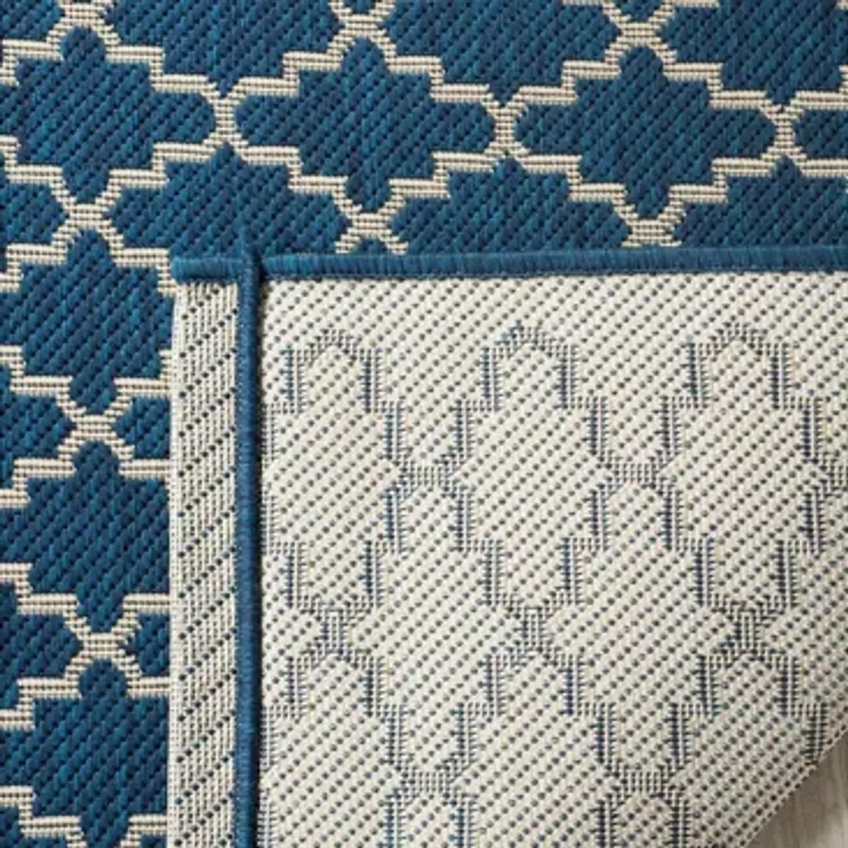 Courtyard Link Indoor/Outdoor Runner Rug