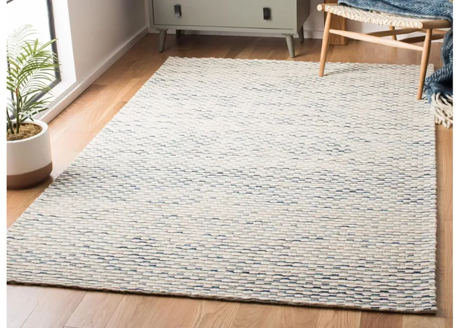 Marbella I Area Rug in White/Navy by Safavieh