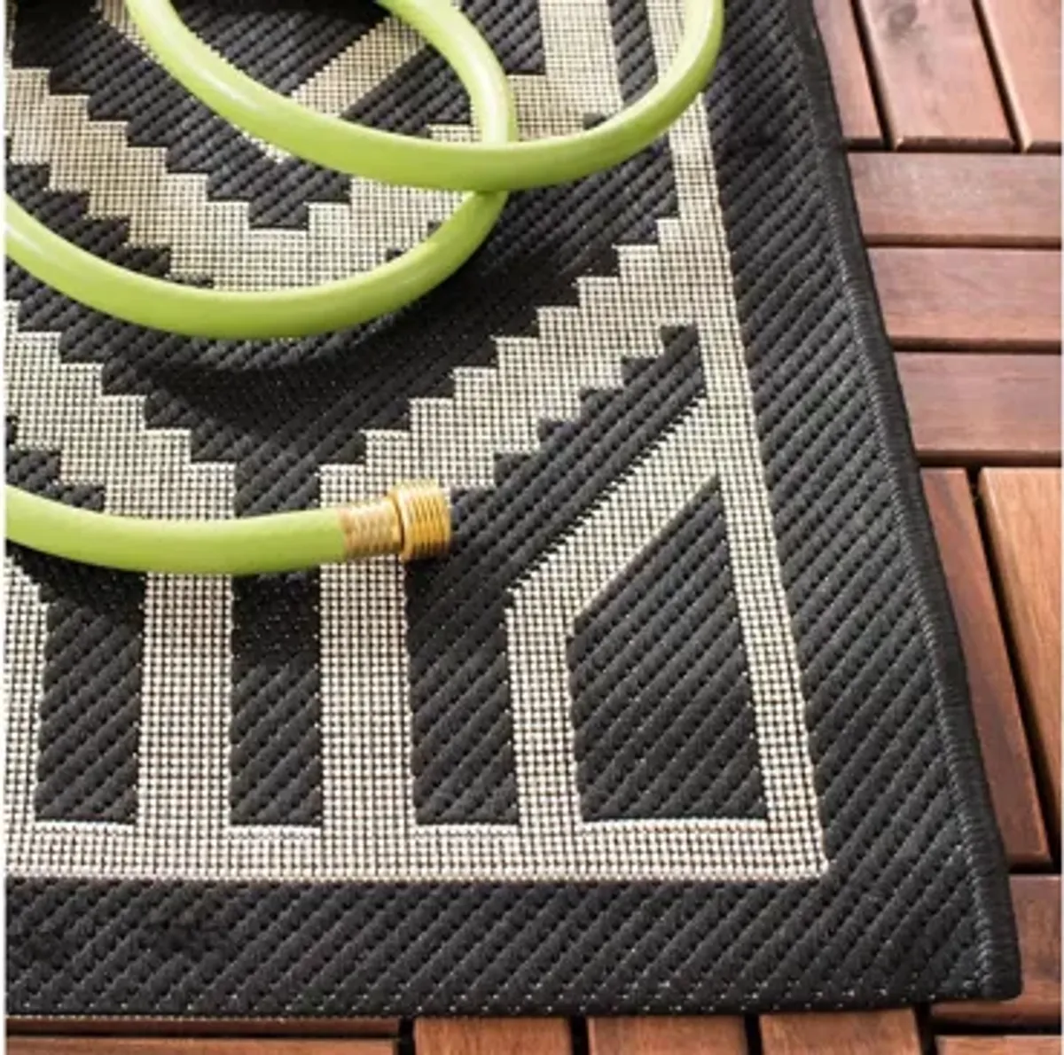 Courtyard Diamonds Indoor/Outdoor Runner Rug