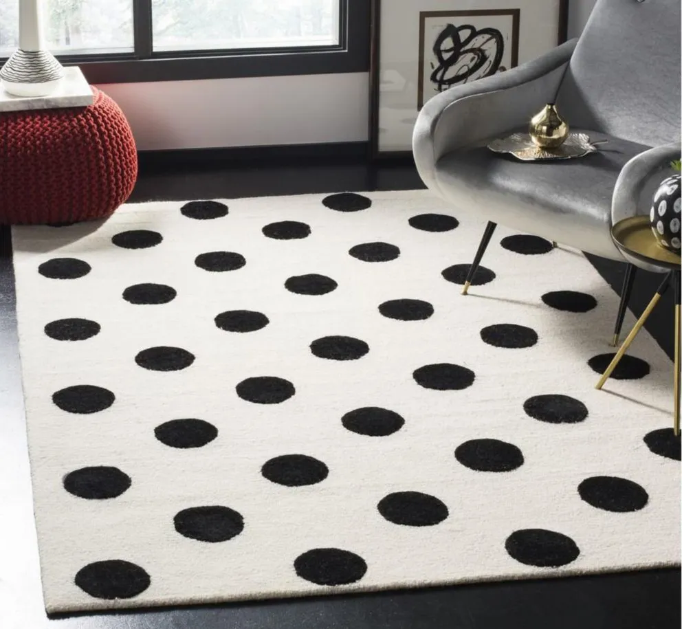 Cairo Kid's Area Rug in Ivory & Black by Safavieh