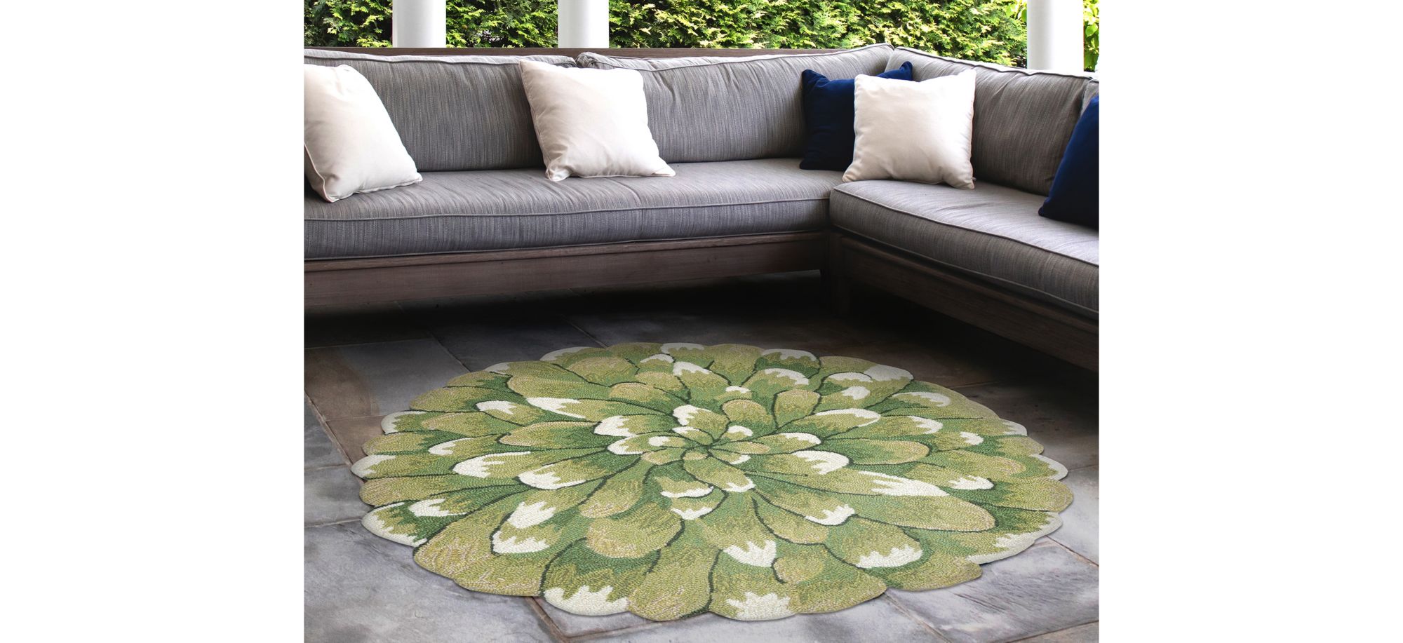 Frontporch Mum Indoor/Outdoor Area Rug in Green by Trans-Ocean Import Co Inc