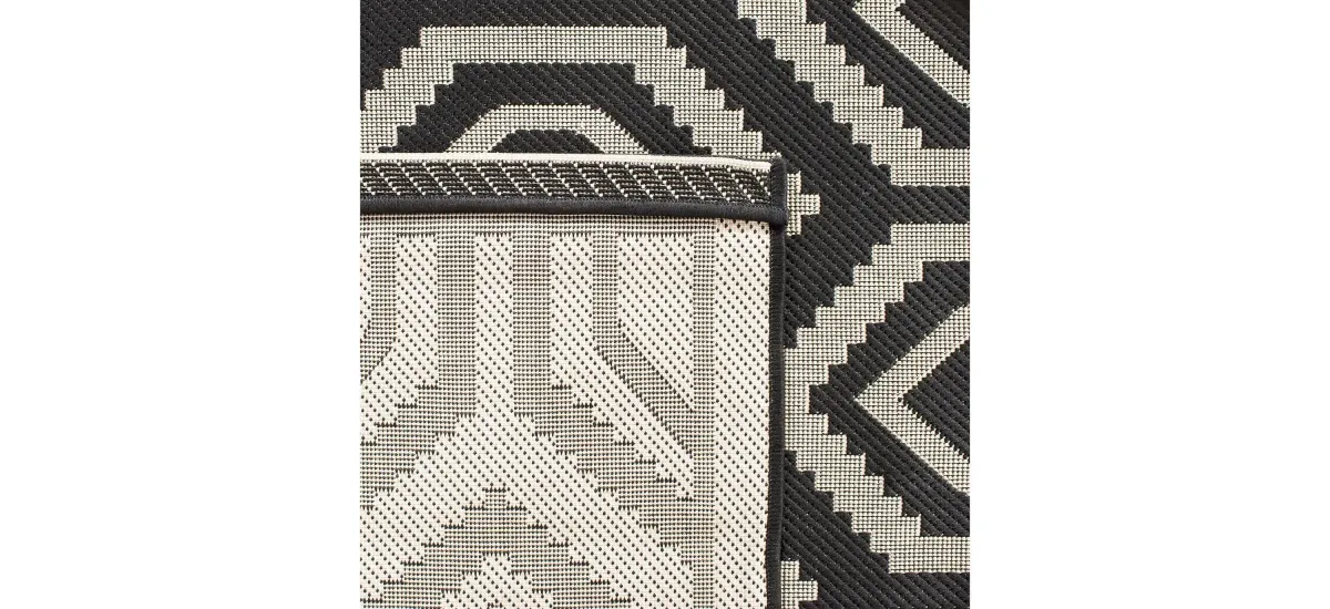 Courtyard Diamonds Indoor/Outdoor Area Rug