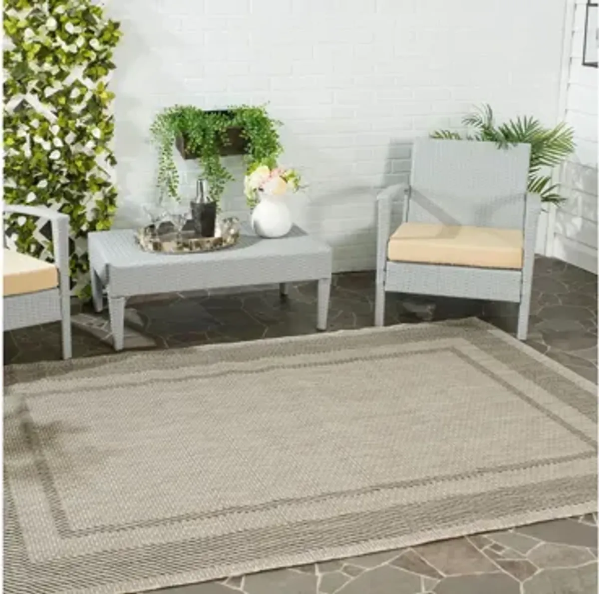 Courtyard Edging Indoor/Outdoor Area Rug