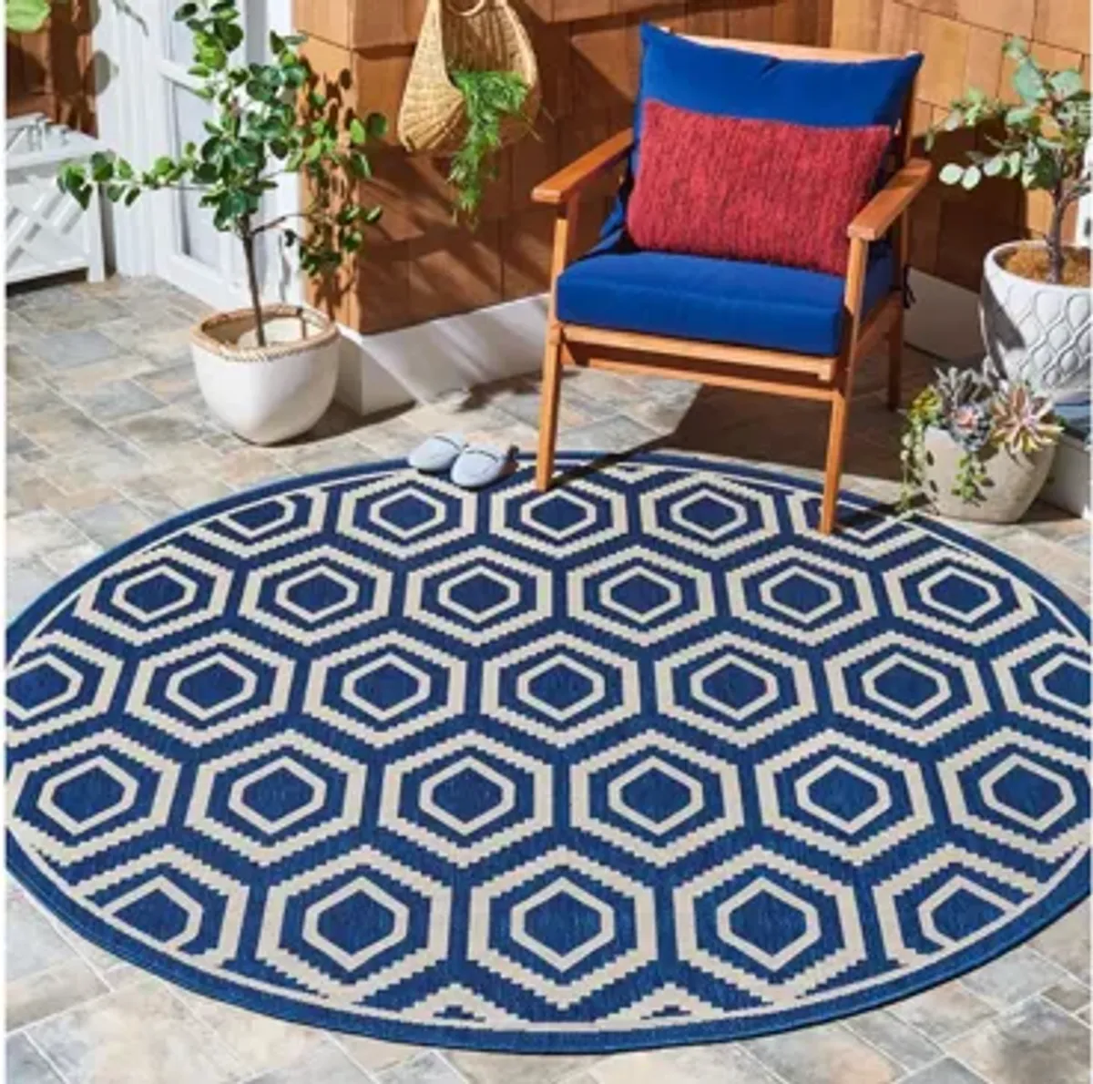 Courtyard Diamonds Indoor/Outdoor Area Rug Round