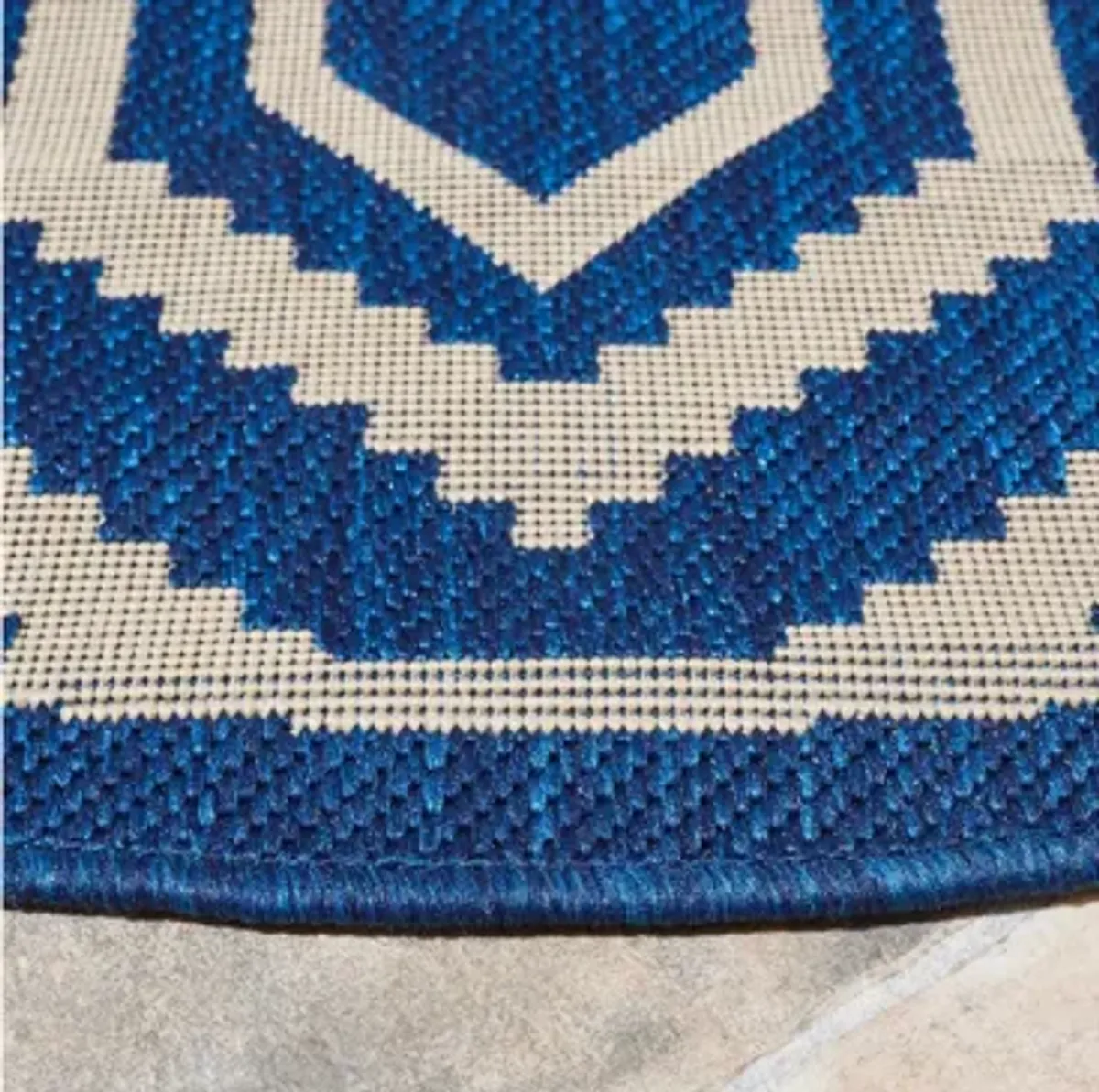 Courtyard Diamonds Indoor/Outdoor Area Rug Round