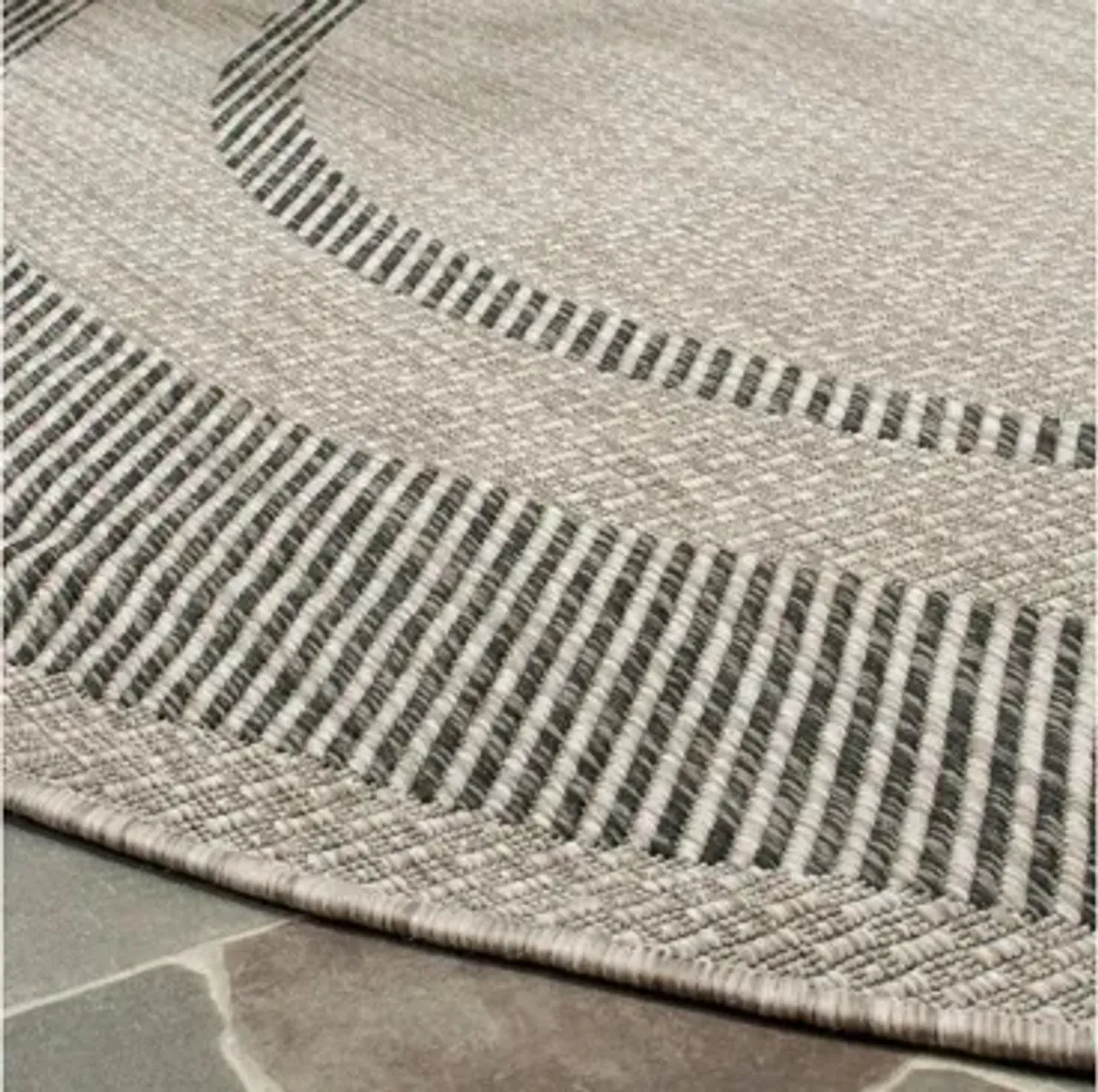 Courtyard Edging Indoor/Outdoor Area Rug Round