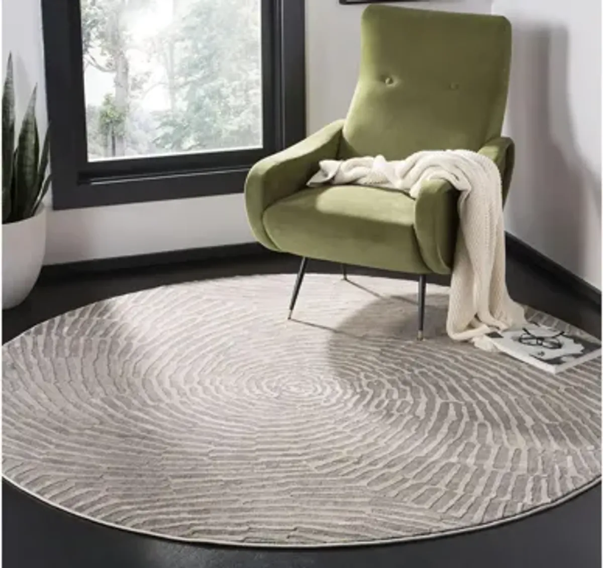 Vartanian Round Area Rug