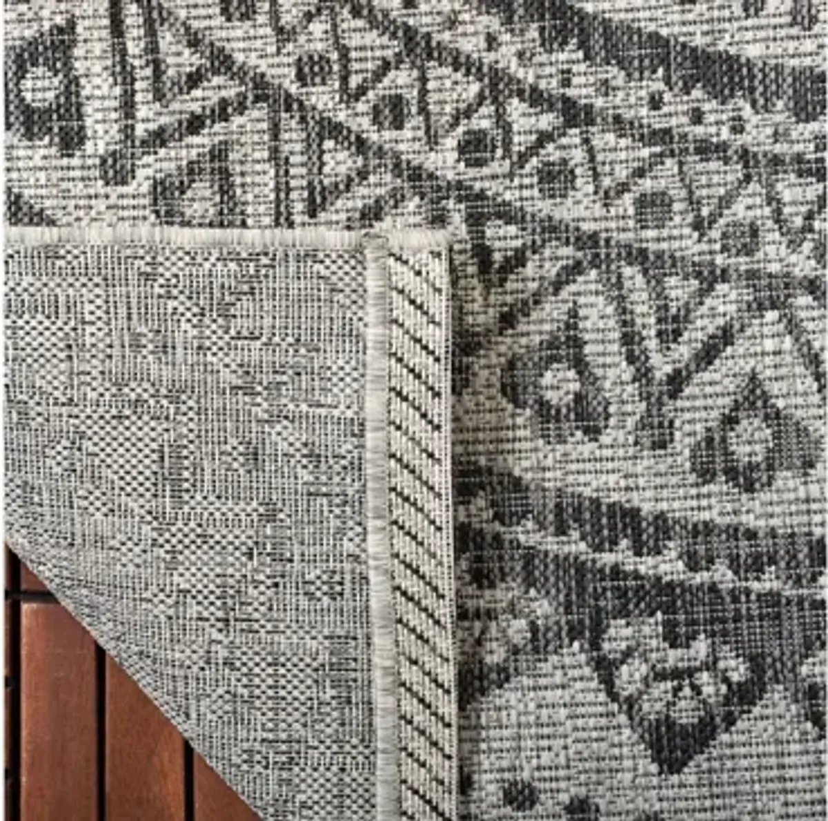 Courtyard Mandala Indoor/Outdoor Area Rug Round