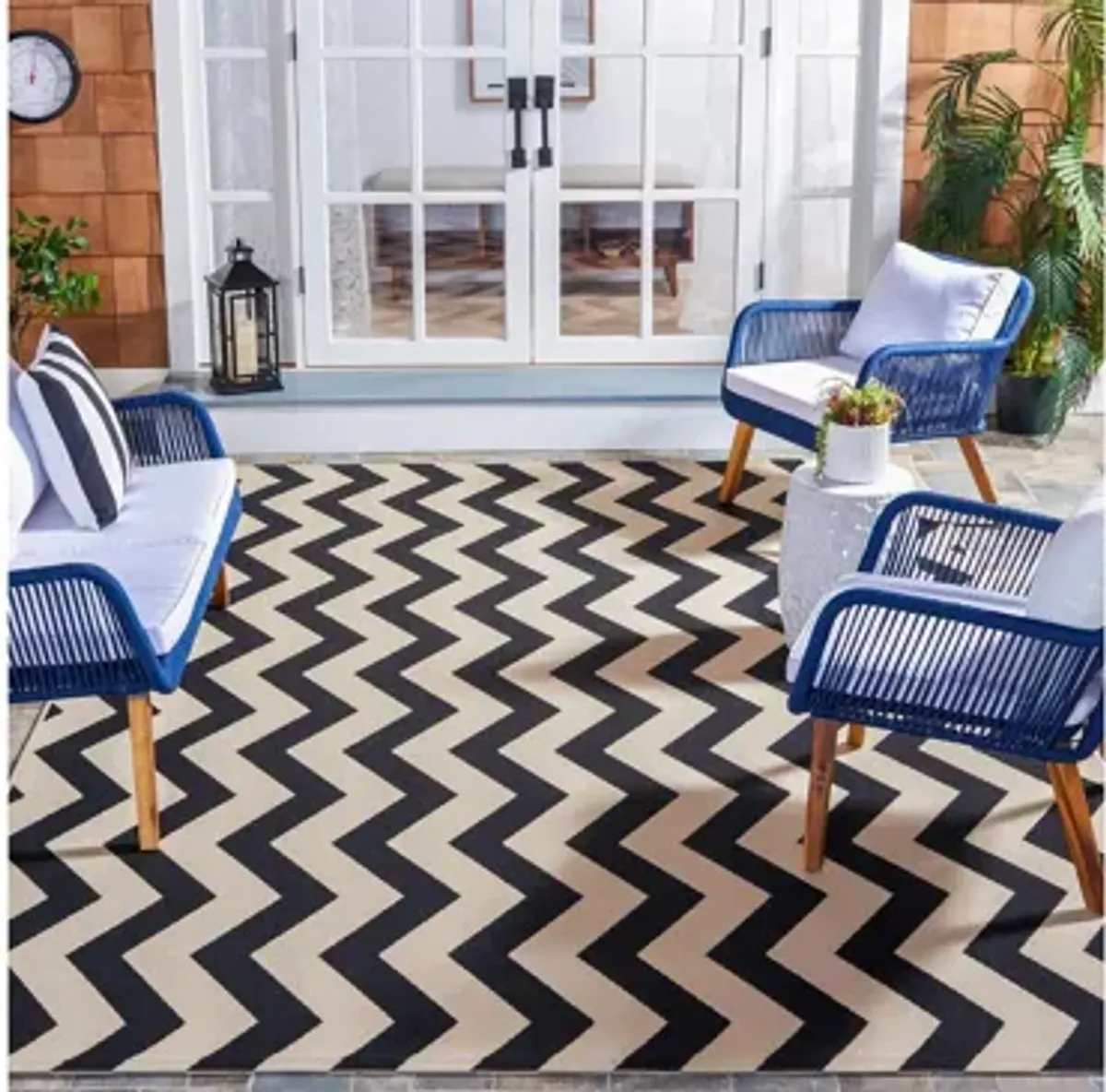 Courtyard Chevron Indoor/Outdoor Area Rug