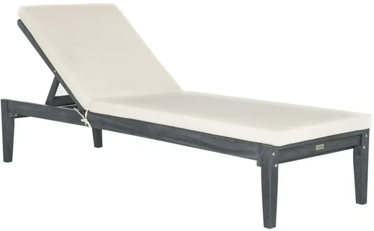 Genser Sun Lounger in White by Safavieh