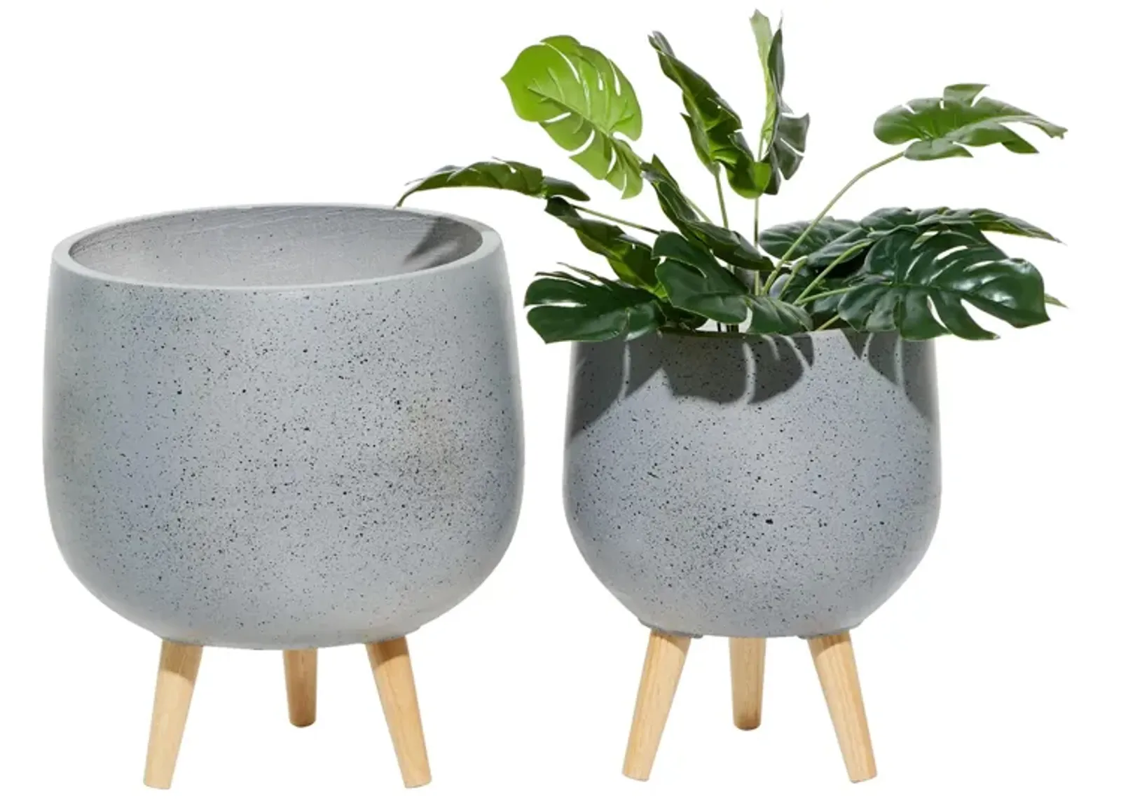 Ivy Collection Mispillion Planter Set of 2 in Gray by UMA Enterprises