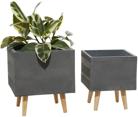 Ivy Collection Debenhams Planter - Set of 2 in Gray by UMA Enterprises