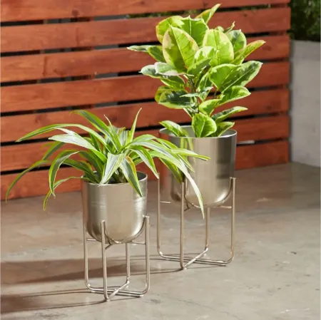 Ivy Collection Fox River Planter Set of 2 in Silver by UMA Enterprises