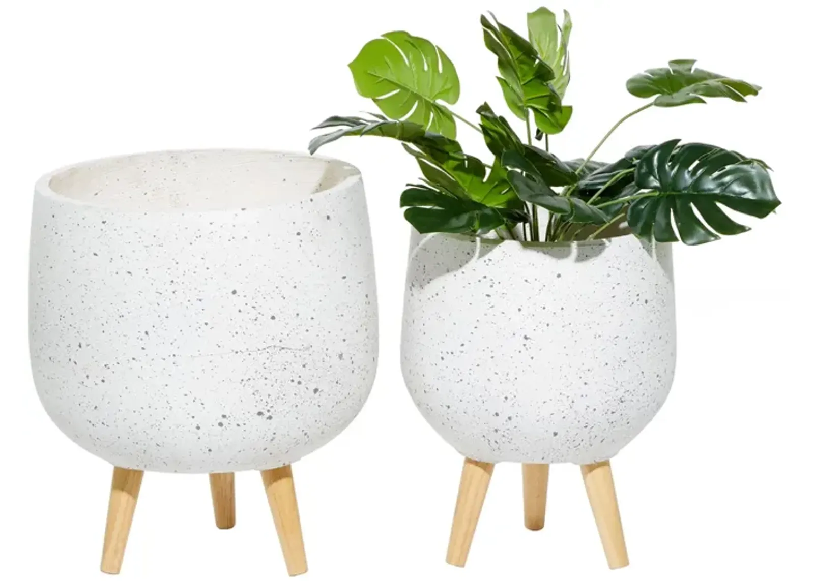 Ivy Collection Mispillion Planter Set of 2 in White by UMA Enterprises