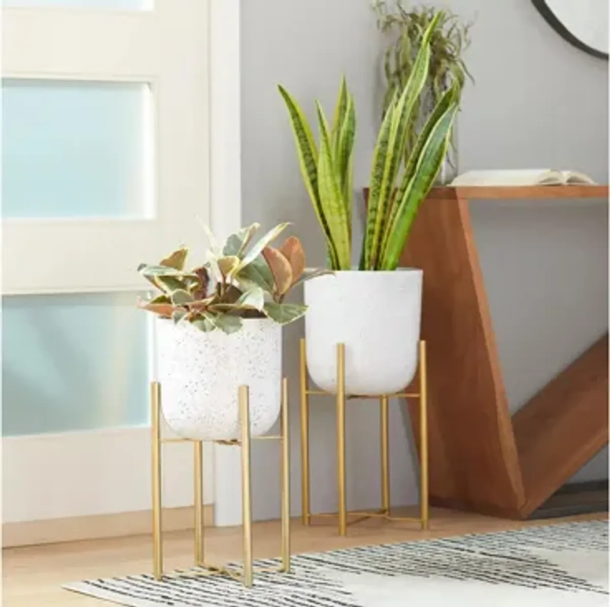 Ivy Collection White Metal Planter Set of 2