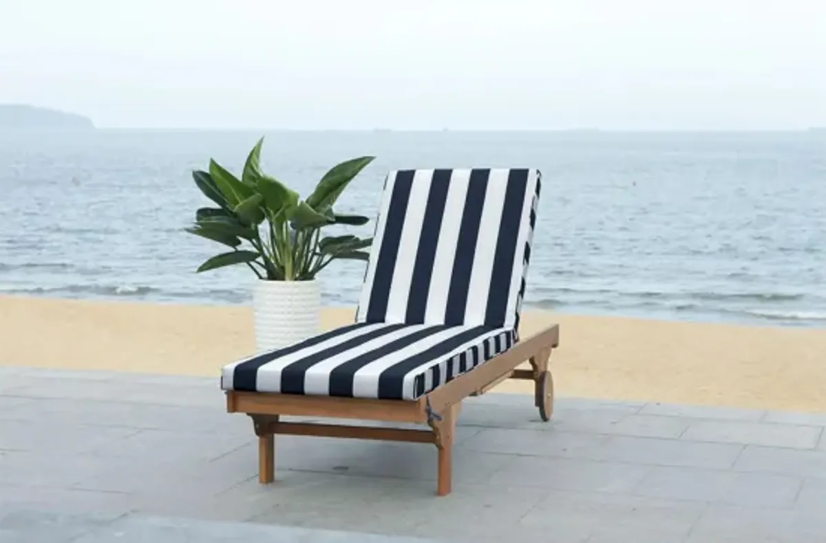 Artria Chaise Lounge Chair With Side Table