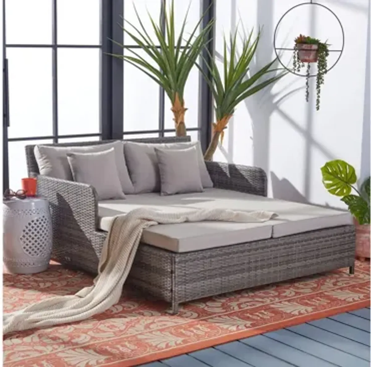 Zoya Daybed