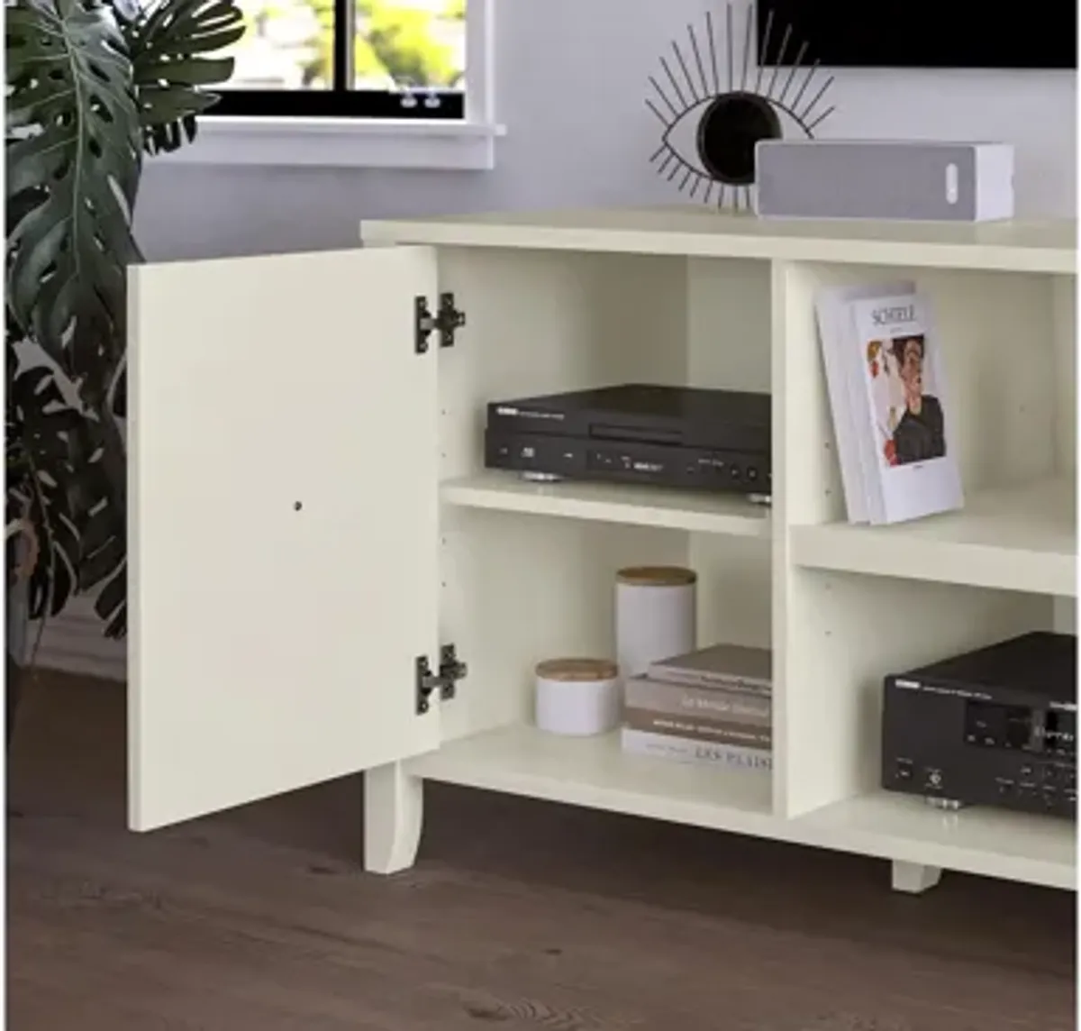 Her Majesty TV Console