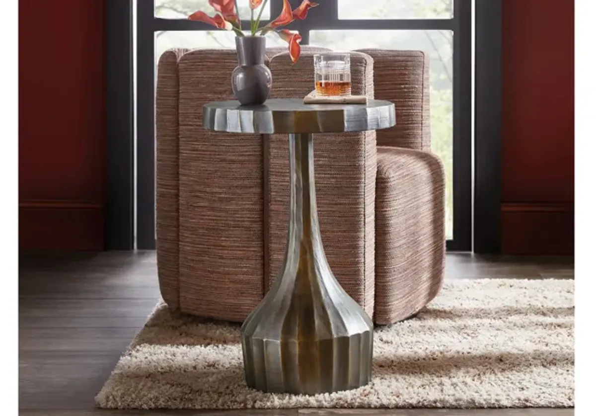 Commerce and Market Accent Table