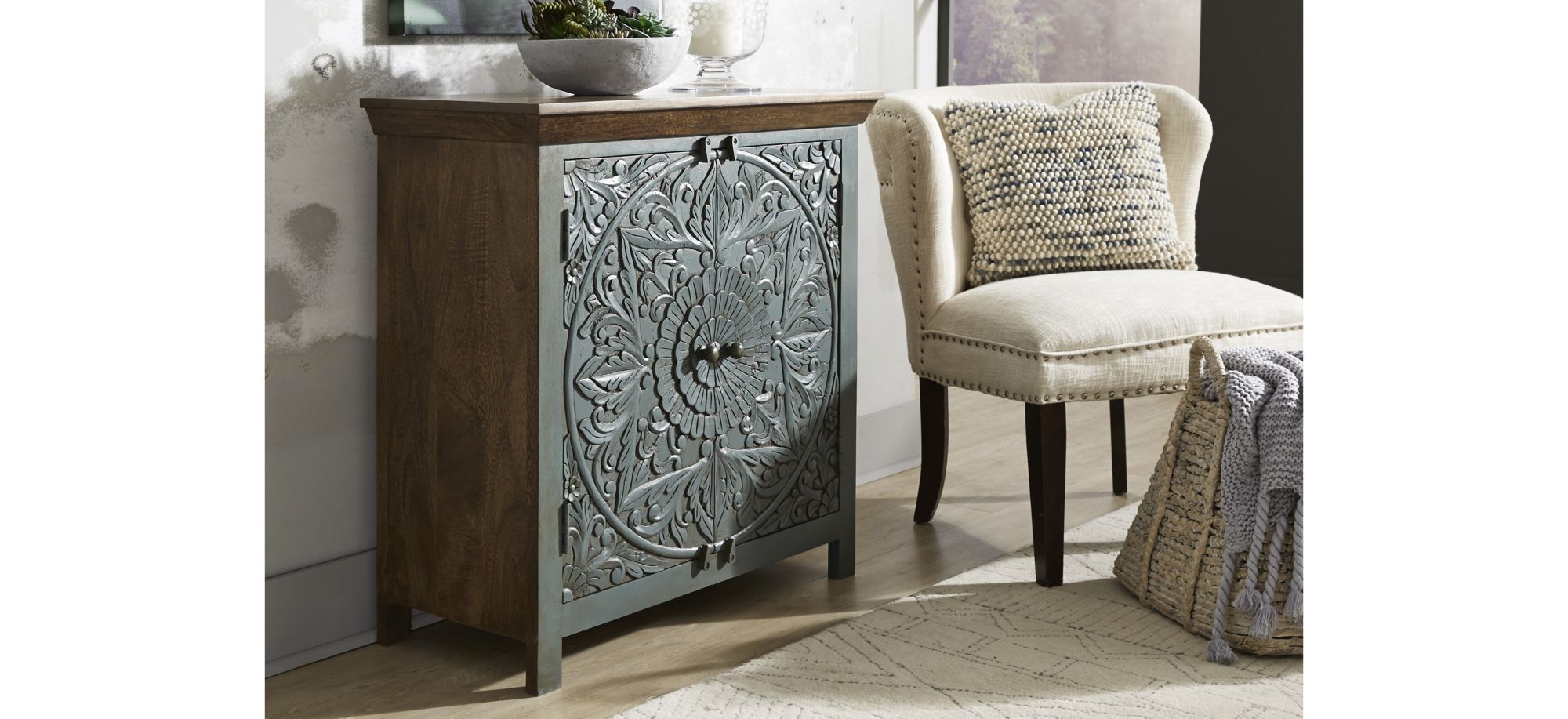 Sahana 2 Door Accent