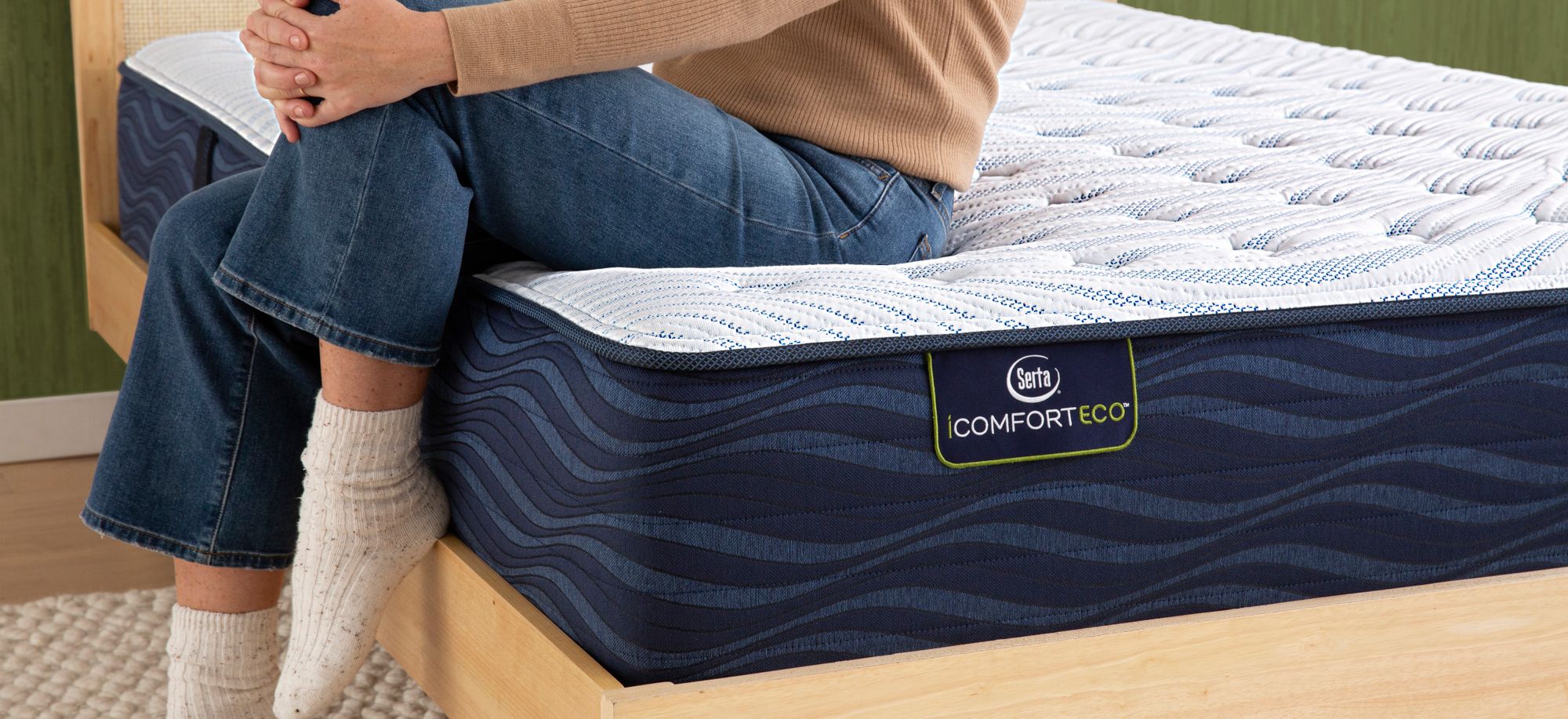 Serta ¢ Q10 Medium Quilted Hybrid