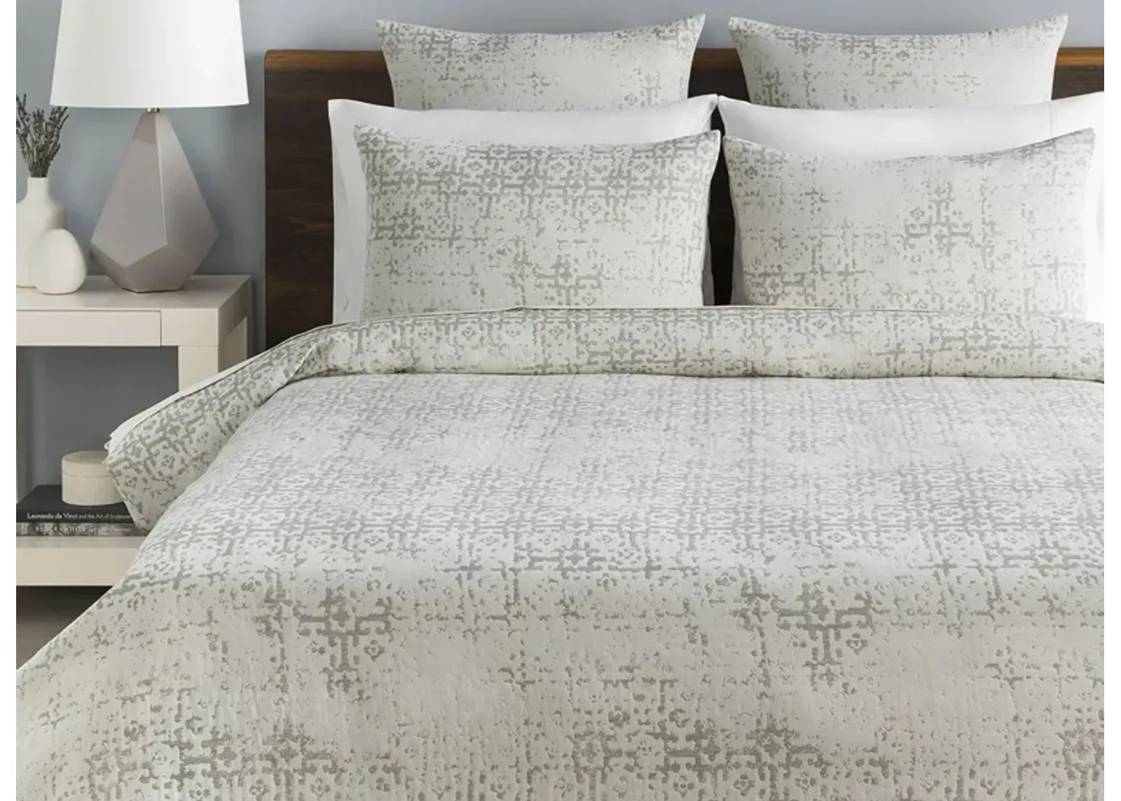 Abstraction Full/Queen Duvet Set in Light Gray by Surya