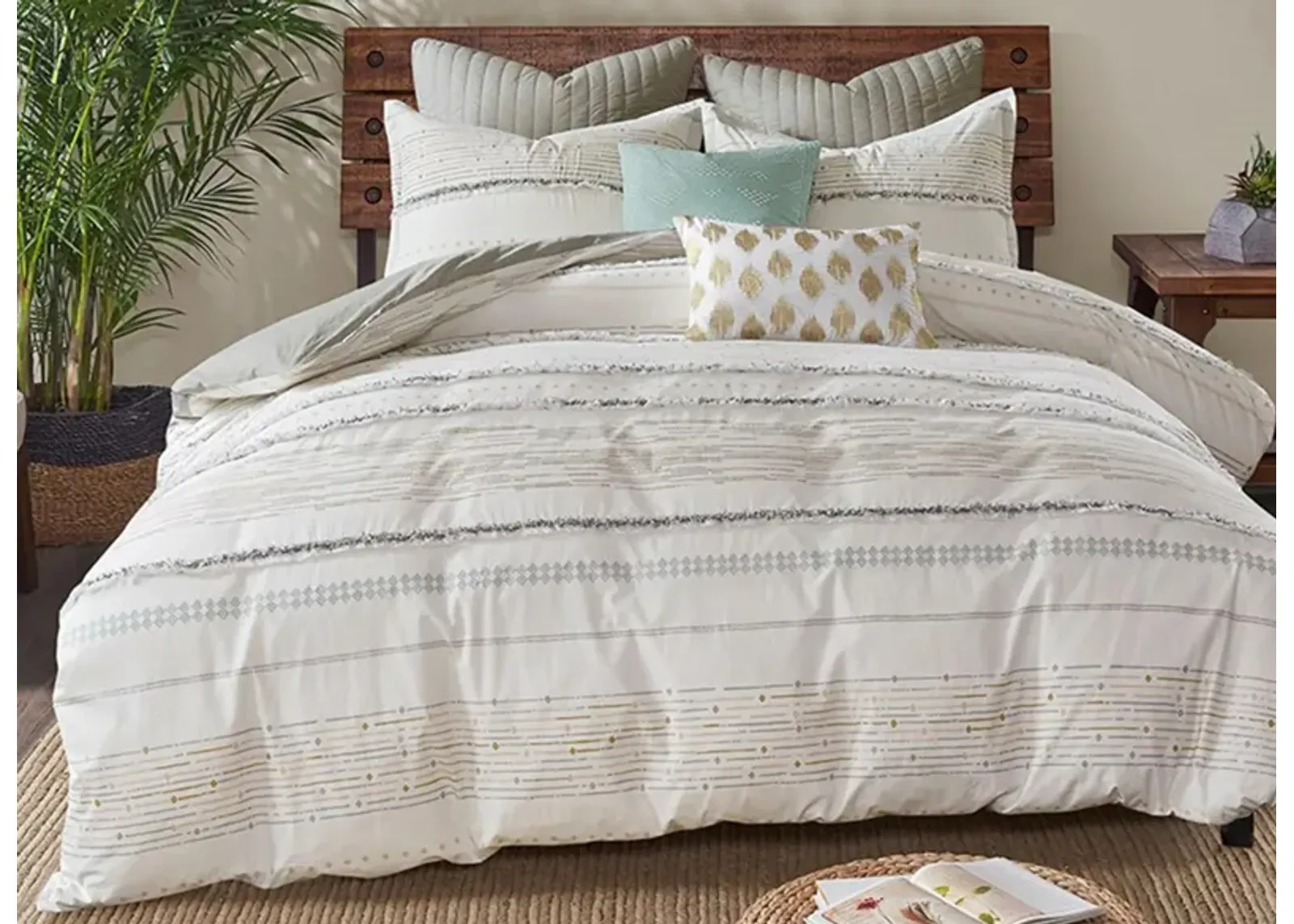 Nea Comforter Set in Multi by E&E Co Ltd