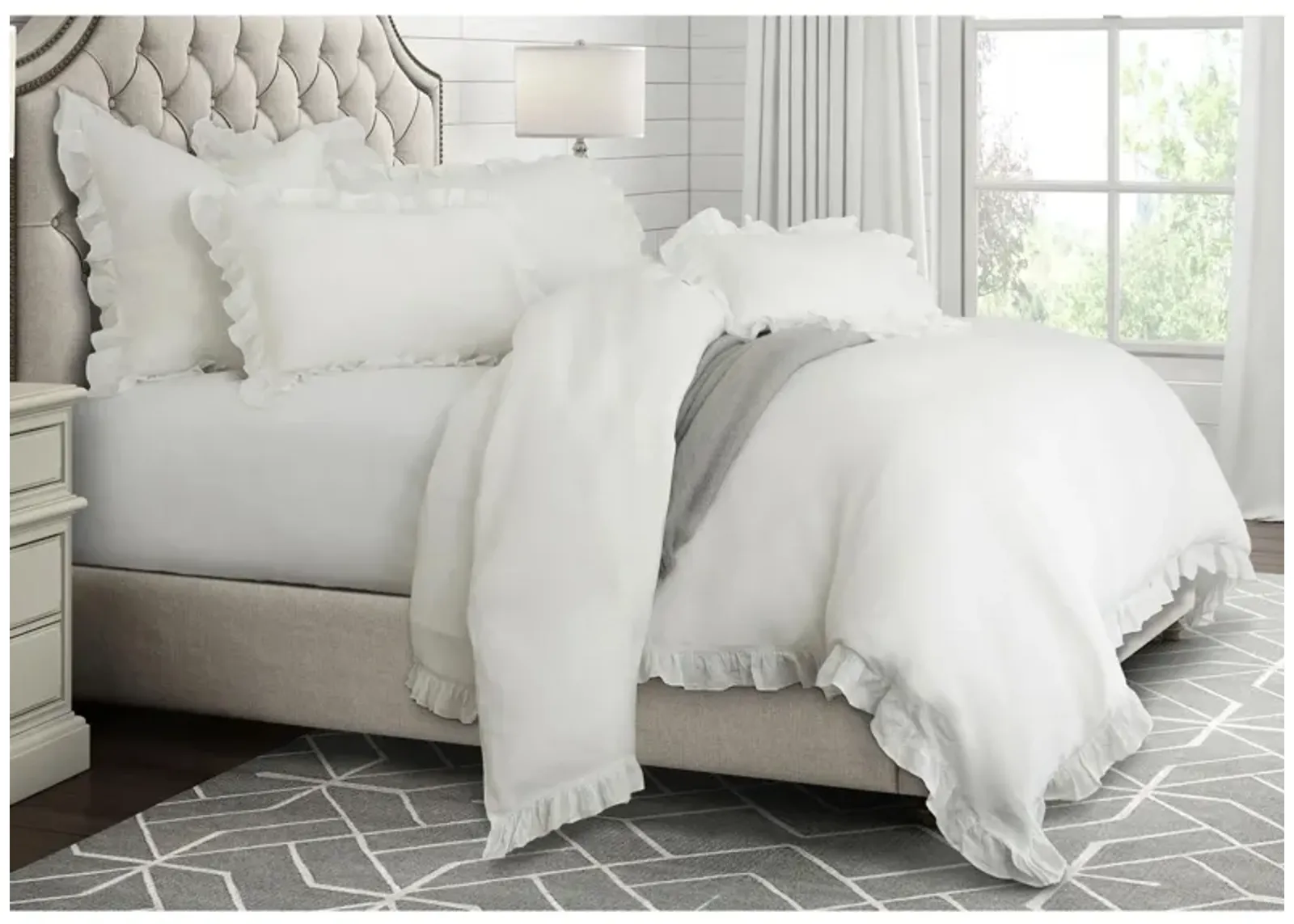 Cherry Hill 6-pc. Duvet Set in White by Amini Innovation