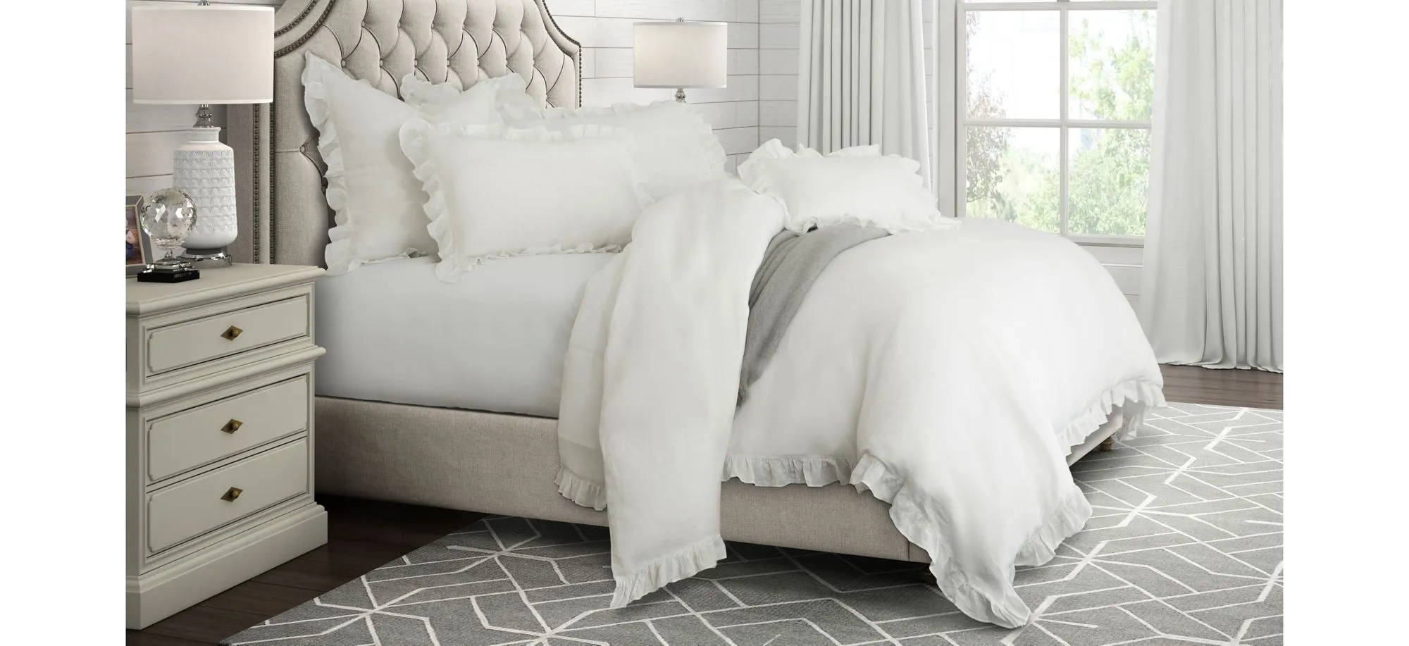 Cherry Hill 6-Piece Duvet Set in White by Amini Innovation