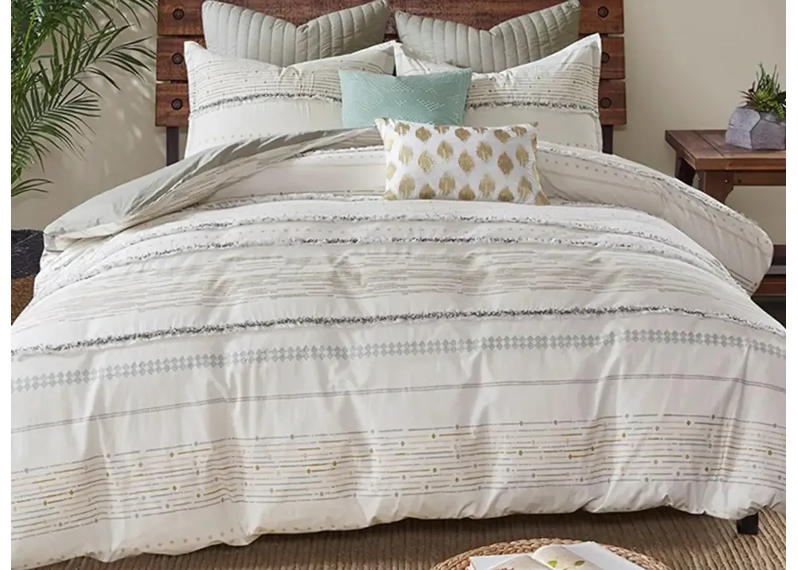 Nea Comforter Set in Multi by E&E Co Ltd